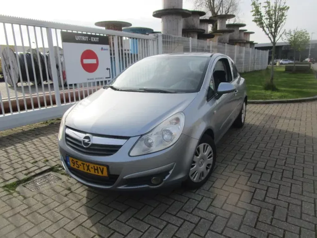 Opel Corsa 1.2-16V Enjoy Lezen aub
