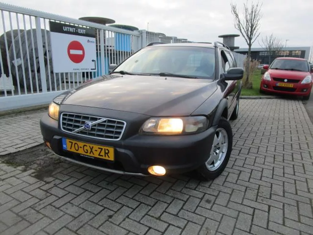 Volvo V70 Cross Country 2.4 T Comfort Line, Leer, 4WD